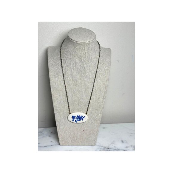 Vintage Blue Rose Ceramic Pendant Necklace With Chain Timeless Jewelry READ - Picture 5 of 6